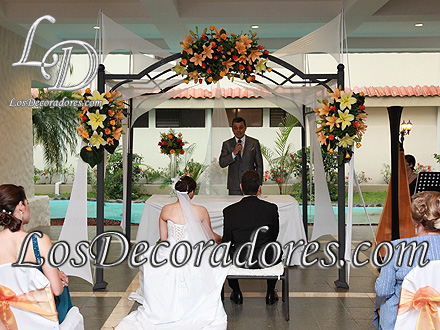 Gazebo with fabrics at Hotel Ramada Plaza Herradura